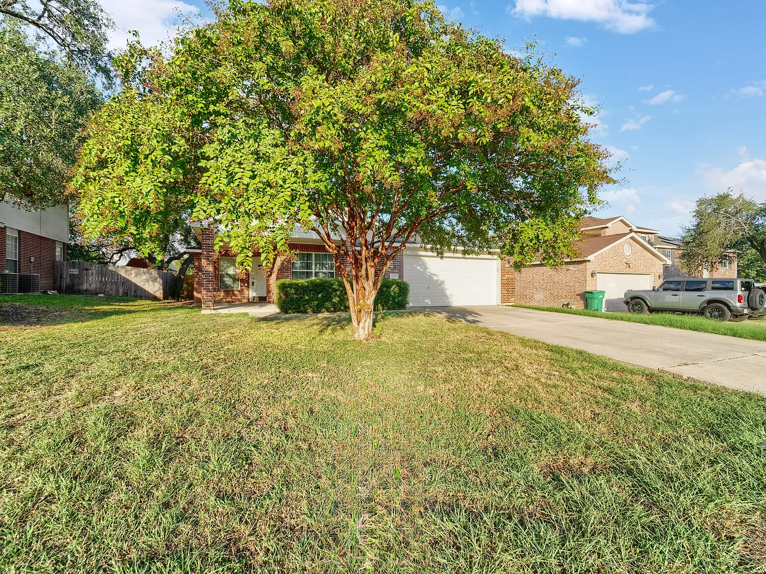 3 bed, 1958 sqft, $1,800 — Photo 1
