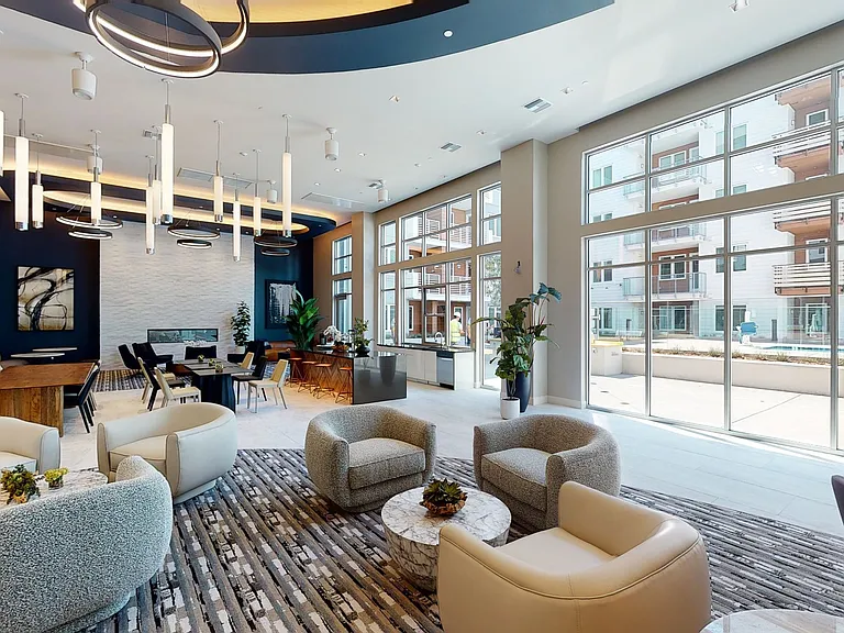 Capitol Towers - Luxury Midrise — Photo 28