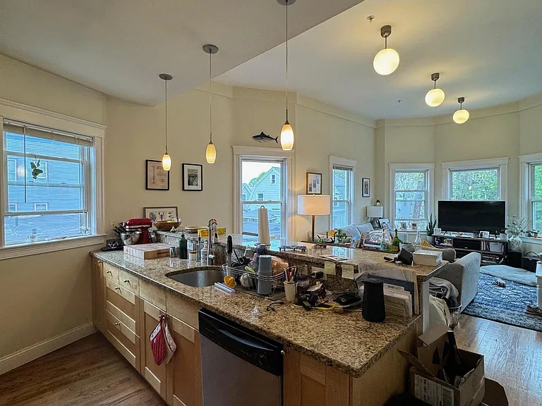 6 Giles Park #2A — Photo 4