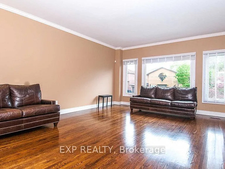 220 Viewmount Ave — Photo 5