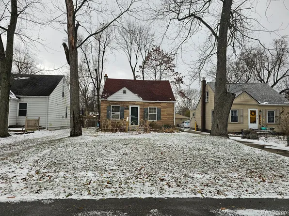 22077 Poinciana St, Southfield, MI 48033