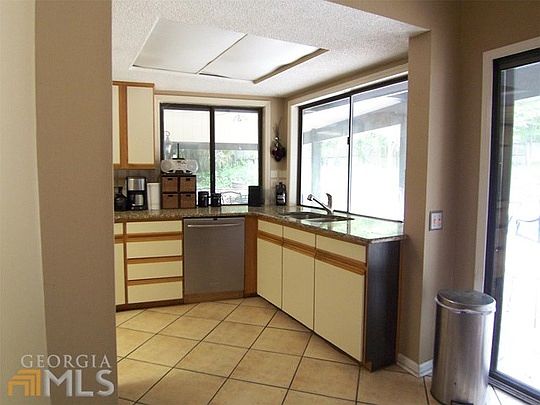 4th image of 380 Saddle Creek Dr