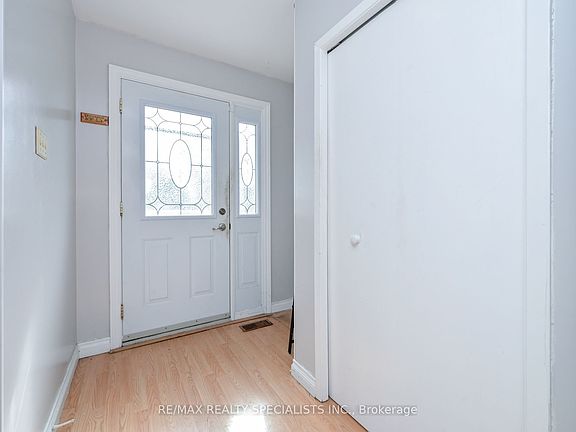 5th image of 38 Algonquin Blvd