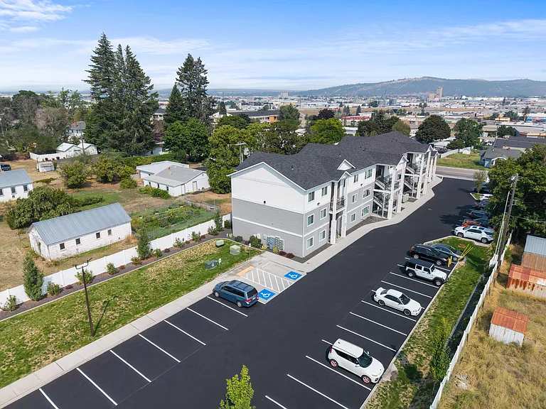 4th Ave Apartments — Photo 4