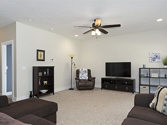 4th image of 4285 Erika Dr