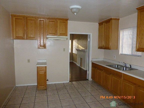 4th image of 2418 W Vernon Ave