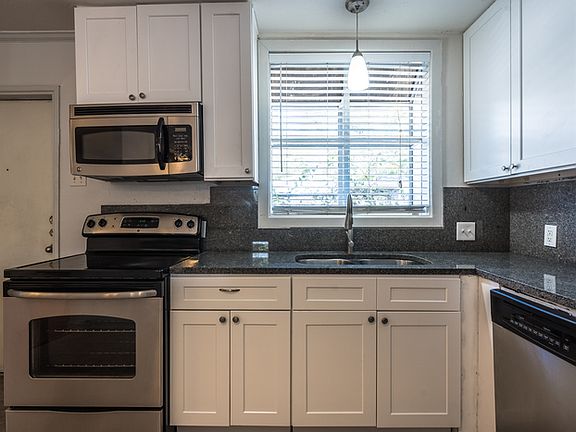4th image of 2409 Winsted Ln Unit A