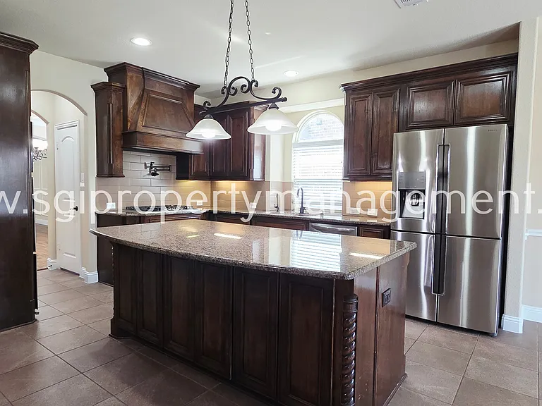12381 Summertree Dr — Photo 2