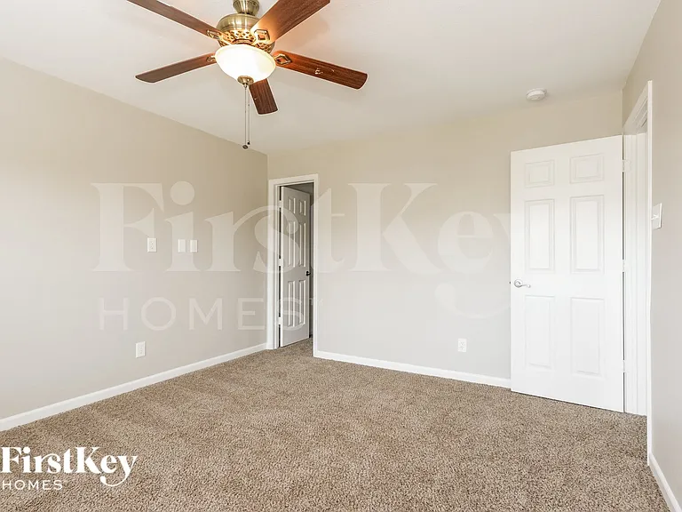 332 Zander Woods Ct — Photo 10