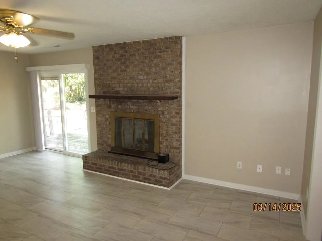 3 bed, 1900 sqft, $2,100 — Photo 4