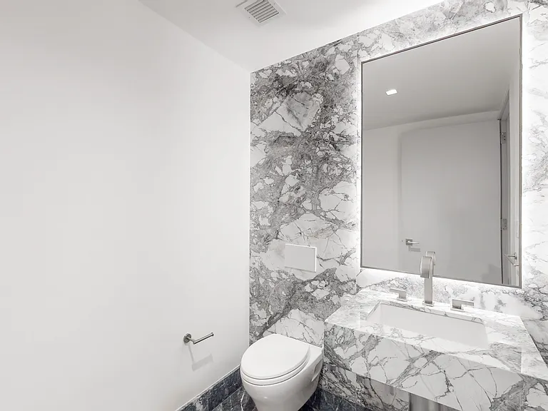101 W 14th St #10B — Photo 14