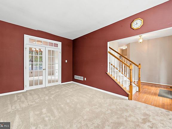 4th image of 736 Meadowbrook Dr