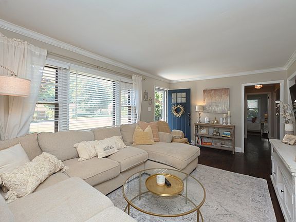 3rd image of 2926 Lakeland Dr