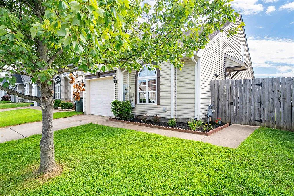 2 bed, 2.0 bath, $1,395 — Photo 1