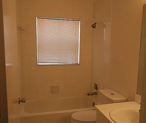 5th image of 7341 Viscaya Cir