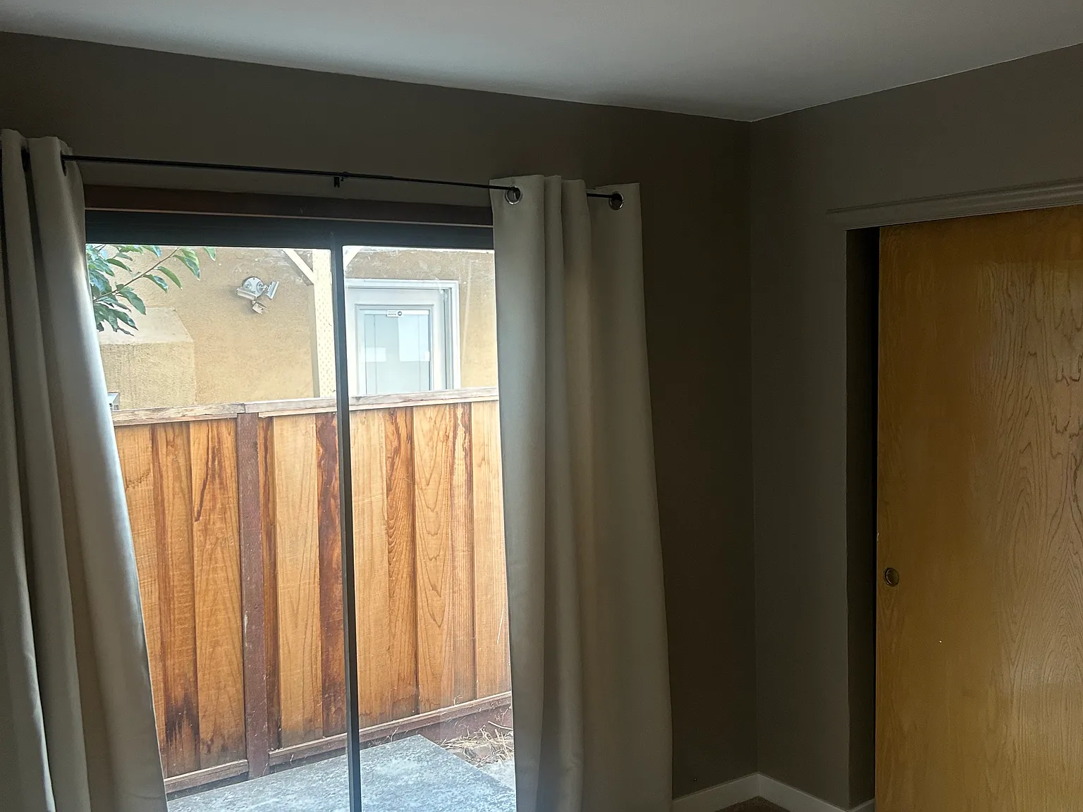 4 bed, 1995 sqft, $1,200 — Photo 2