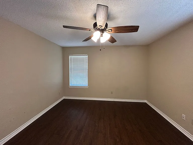 1642 W County Line Rd — Photo 25