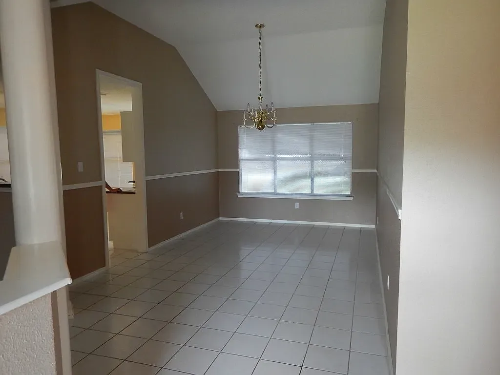 3 bed, 1571 sqft, $2,200 — Photo 2