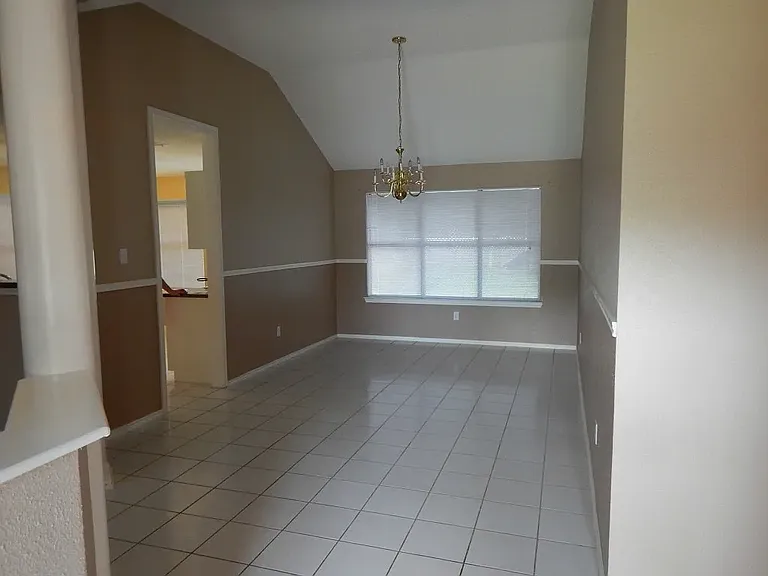 16405 Lone Wolf Dr — Photo 2