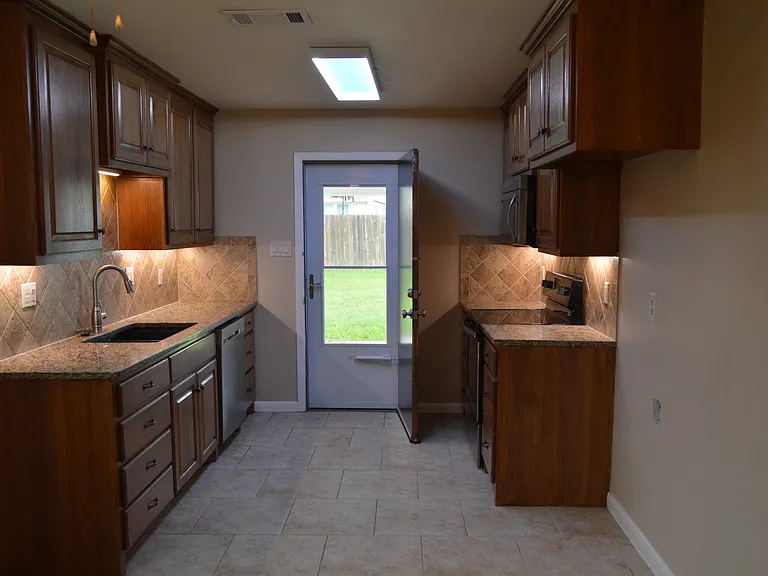 2404 Quail Rdg — Photo 5
