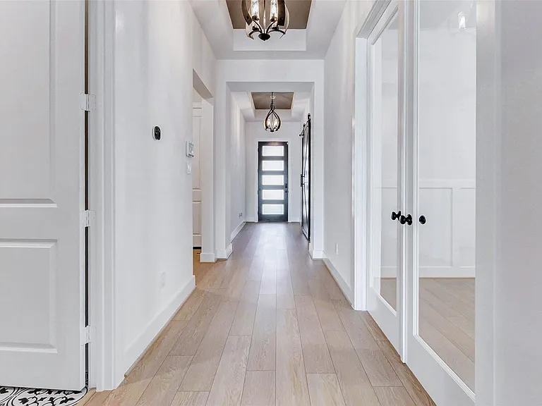 1322 Village Fls — Photo 4