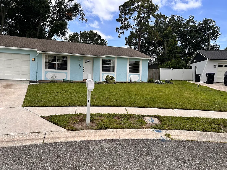 101 Coral Bell Ct — Photo 2