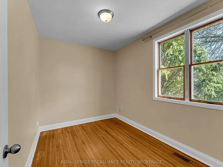 524 College St — Photo 26
