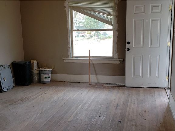 3rd image of 14607 Washington Ave SW
