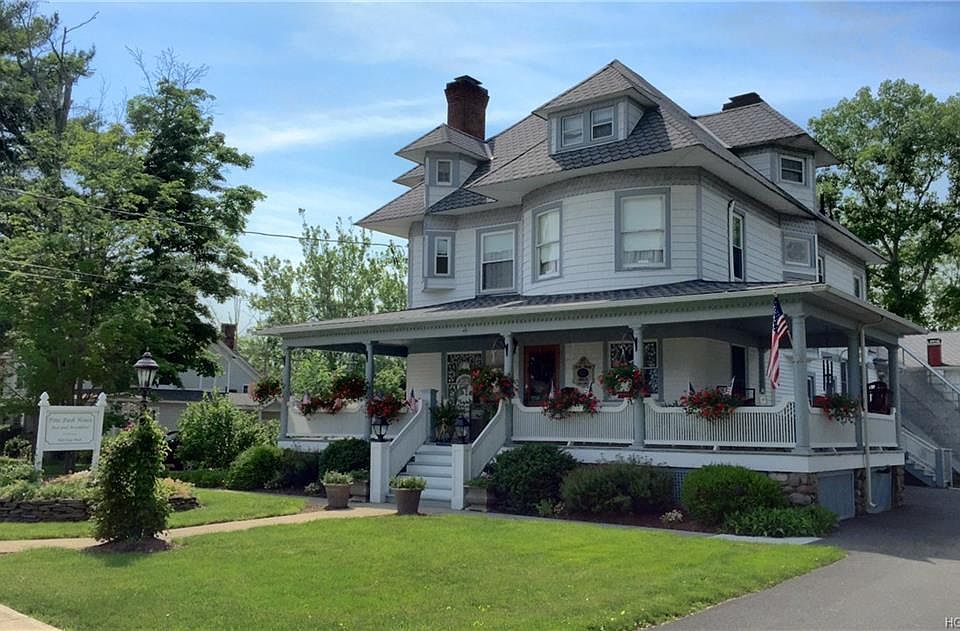 1st image of 215 Maple Ave
