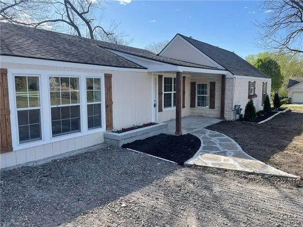 8149 Ditzler Ave, Raytown, MO 64138