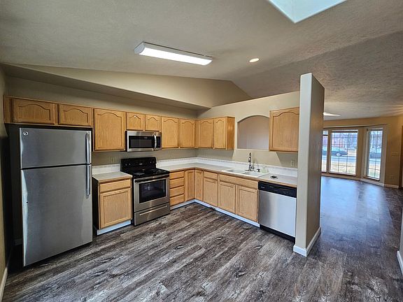 4th image of 1017 N Lindsay St