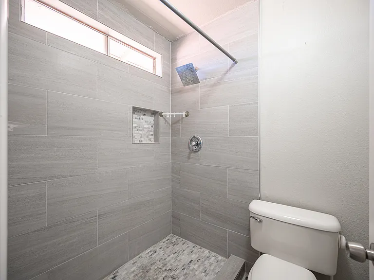 7660 Kalmalii Ave — Photo 31