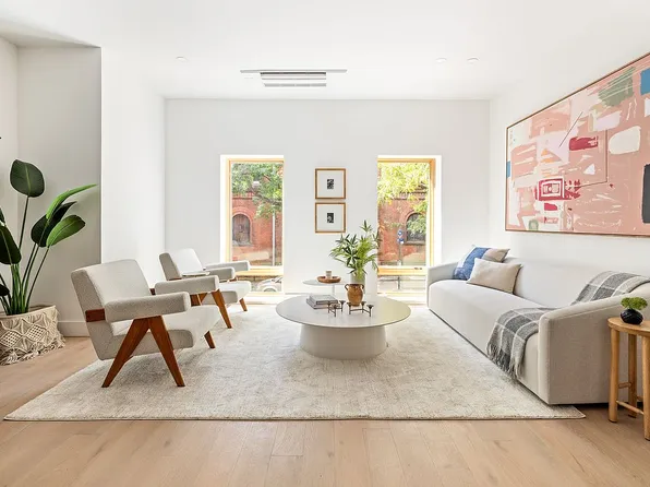 323 S 5th St APT 2, Brooklyn, NY 11211