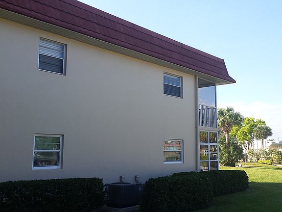 end unit view from the side