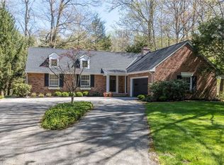 38331 Eagle Nest Dr, Willoughby, OH 44094