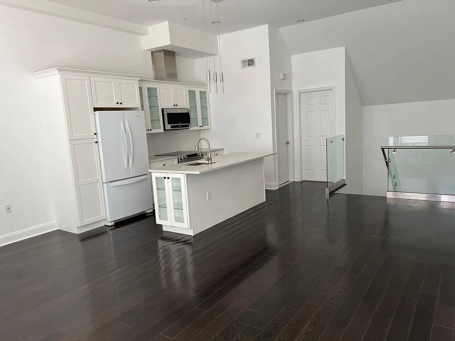 3 bed, 1800 sqft, $2,200 — Photo 1