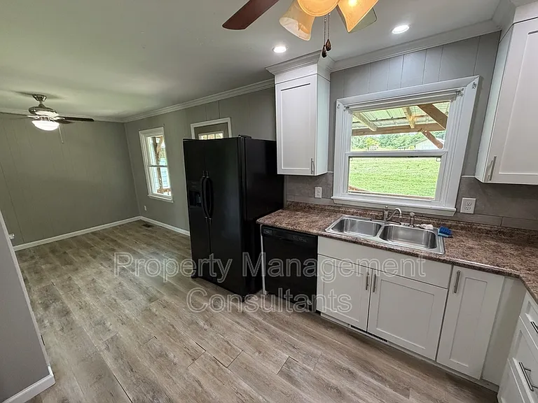 425 Bainbridge Loop — Photo 6