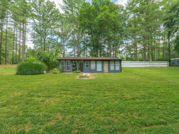 1260 N Lawrence Hollow Dr, Bloomfield, IN 47424