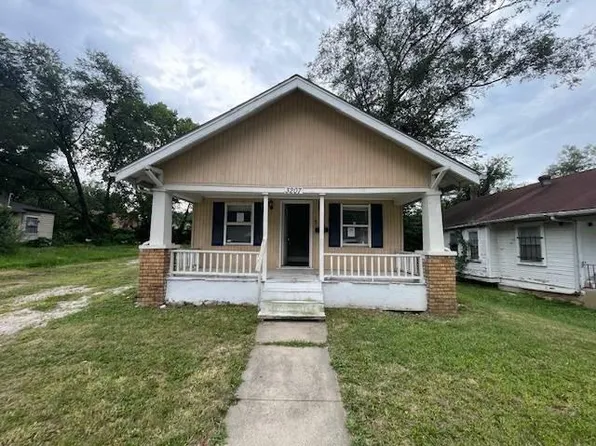 3207 E 62nd St, Kansas City, MO 64130