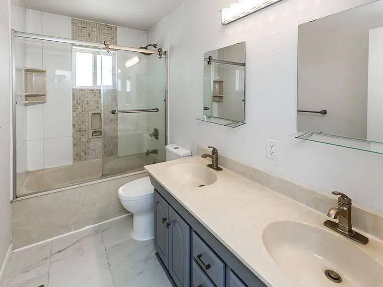 129 Ely St — Photo 4