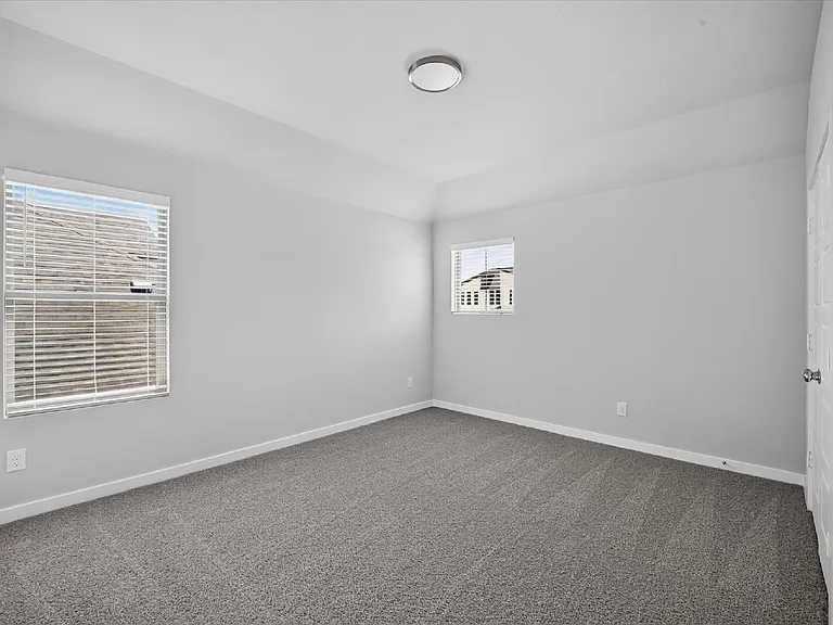 713 Summerberry Dr — Photo 9
