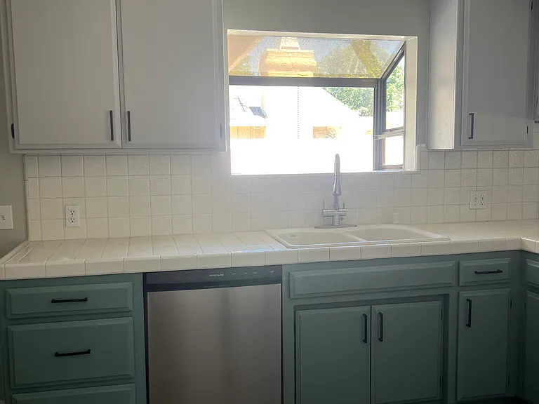 9210 Langdon Ave — Photo 10