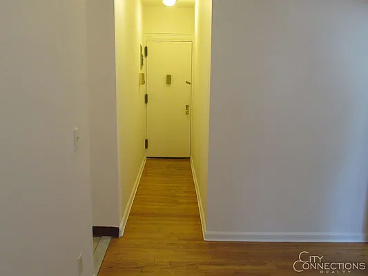 Rented by City Connections Realty | media 15