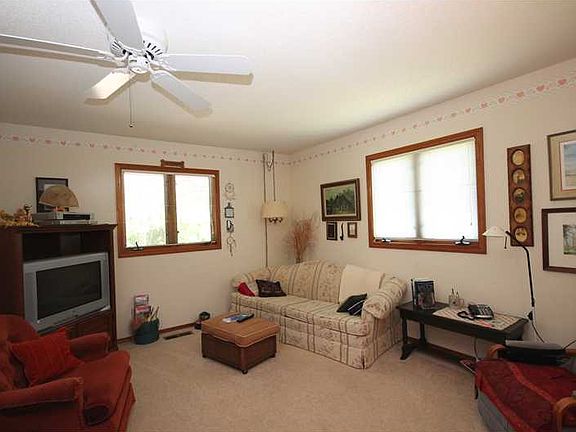 3rd image of 34 Dalton Dr