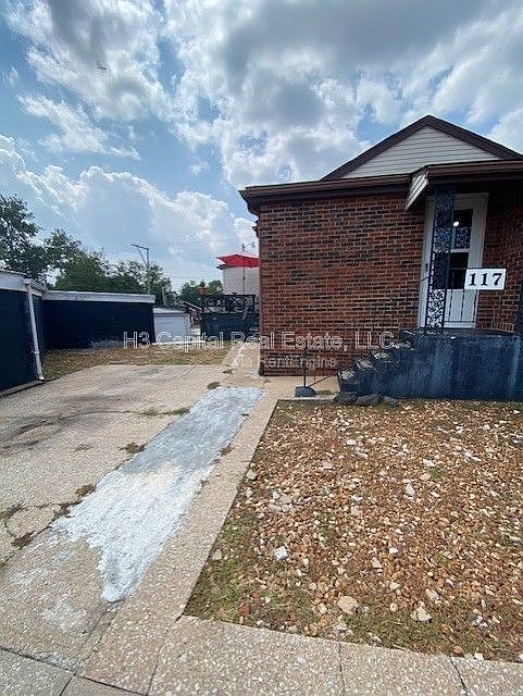 1st image of 117 N Shamrock St #7