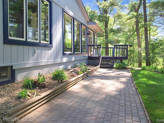 4th image of 5236 Schlenker Rd