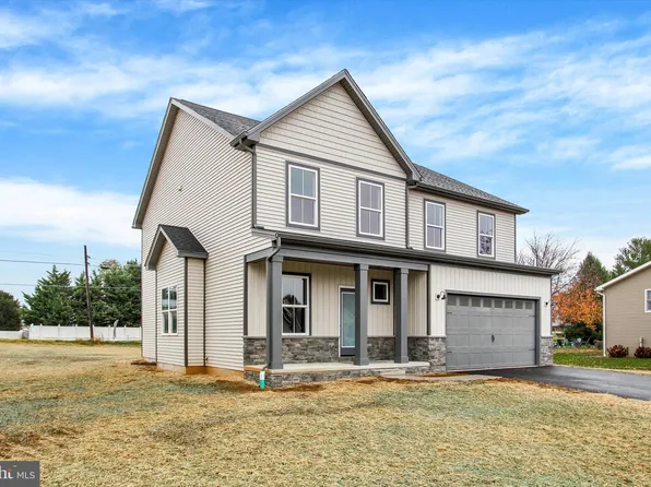 2241 Grove Meadow Ln, Greencastle, PA 17225