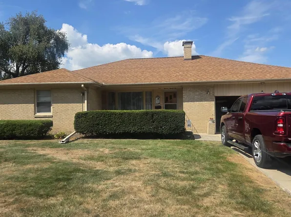 1192 N Cedar St, Galesburg, IL 61401