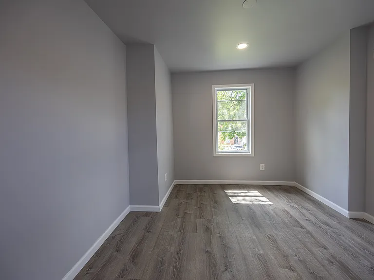 574 E Herman St — Photo 12
