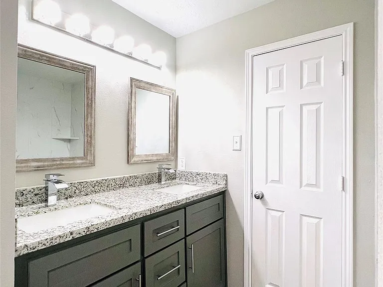 8426 Woodland Knoll Ln — Photo 23
